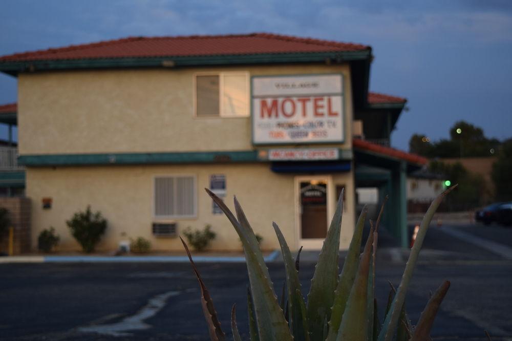 Mojave Inn Victorville Bagian luar foto